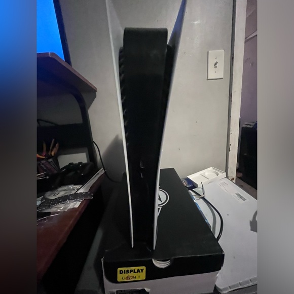 The original Sony digital PS5 version, white - Picture 2 of 4